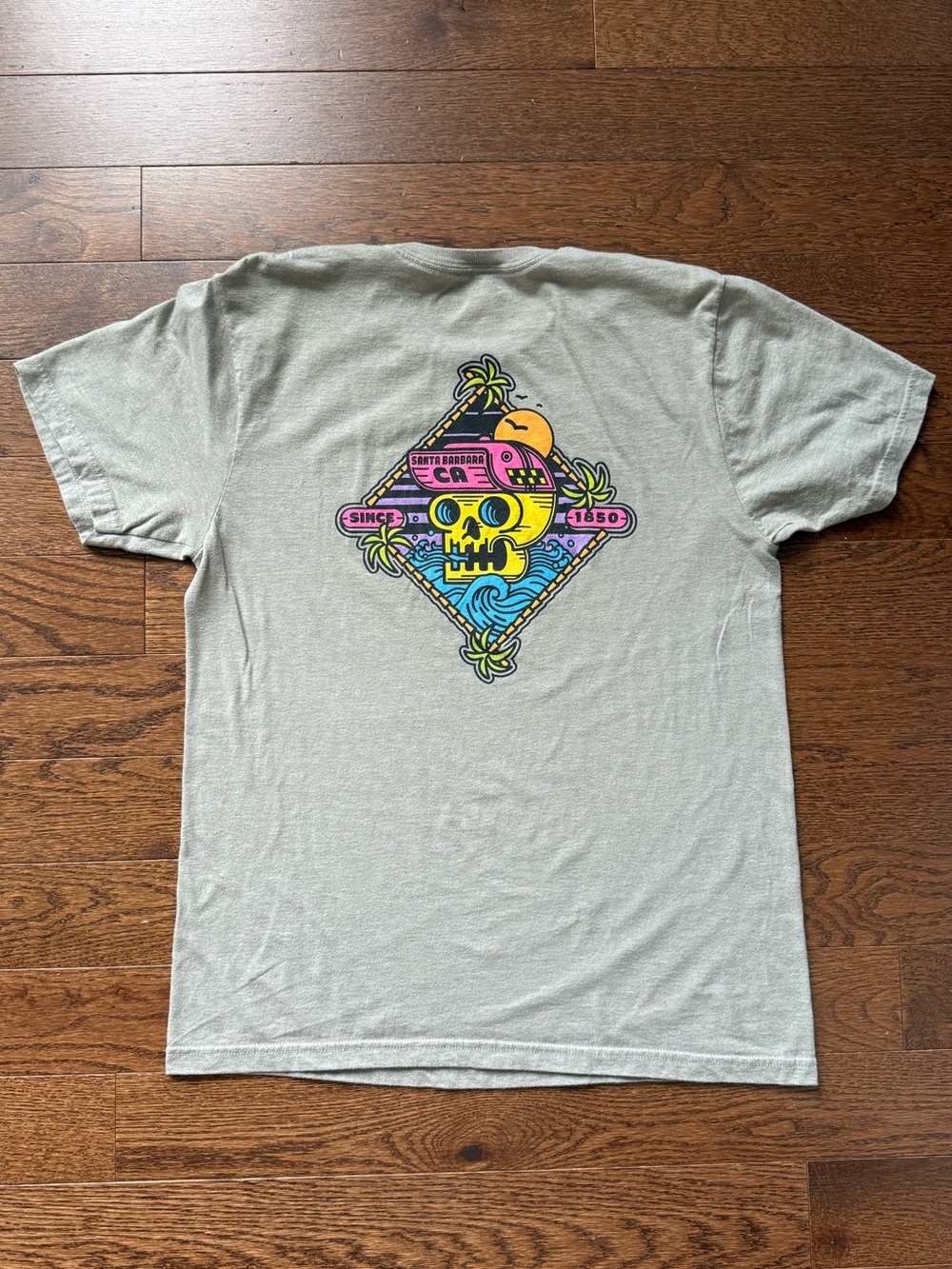Santa Barbara Beach Tee in Light Gray with Neon Print